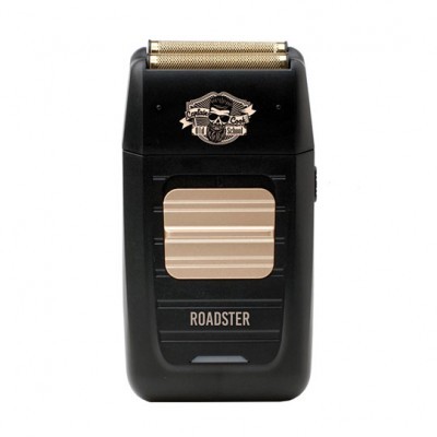 Aparelho de barbear preto e dourado com emblema de caveira e texto Roadster
