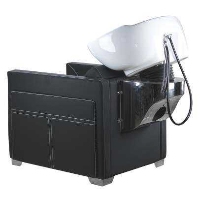 Lavatório preto de salão de cabeleireiro com cuba branca e torneira