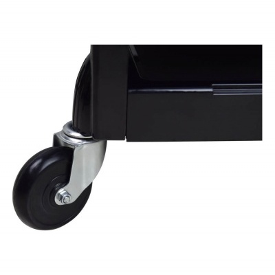 Roda giratória preta com suporte metálico prateado numa estrutura preta