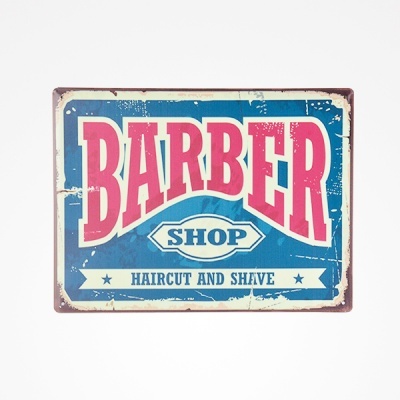 Placa metálica vintage azul com texto BARBER SHOP e HAIRCUT AND SHAVE em destaque