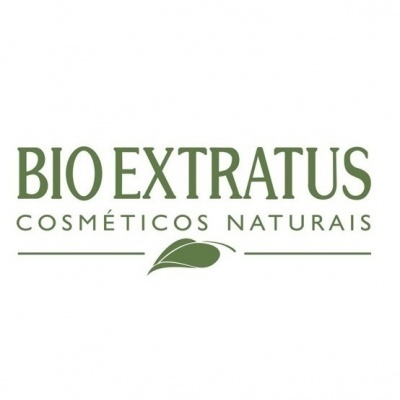 Logótipo BIO EXTRATUS COSMÉTICOS NATURAIS com folha verde