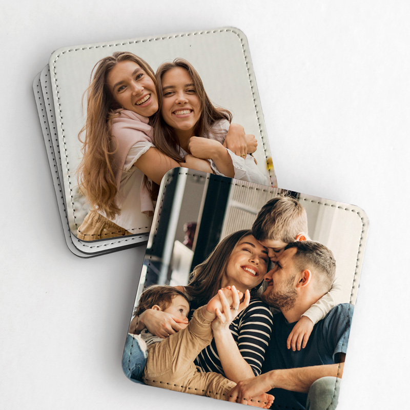 Conjuntos de porta-copos quadrados com fotografias coloridas impressas de pessoas sorrindo