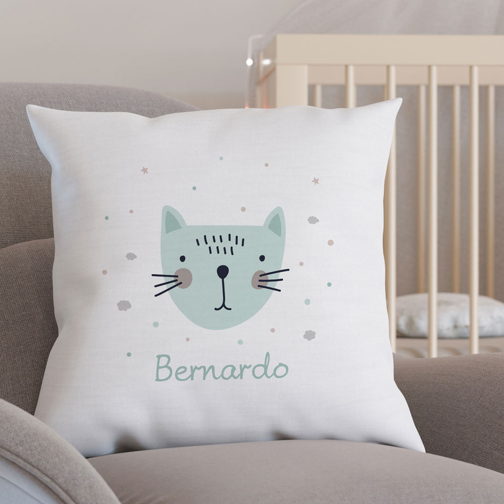 Almofada branca com estampa de gato e nome Bernardo