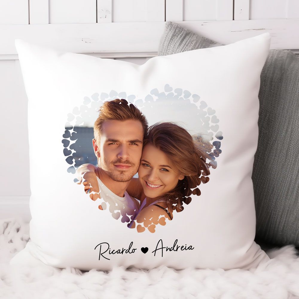 Almofada branca com fotografia personalizada e nomes Ricardo e Andreia