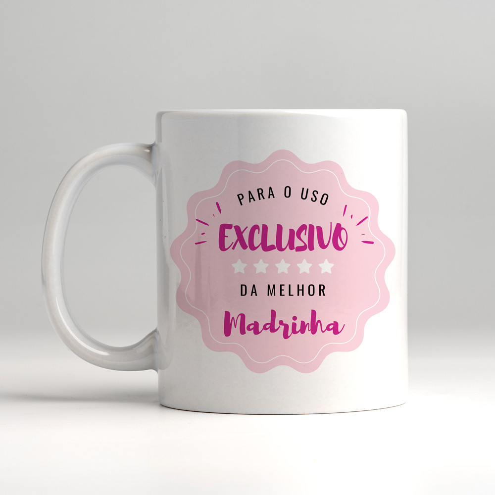 Caneca branca com estampa rosa e texto em português para madrinha