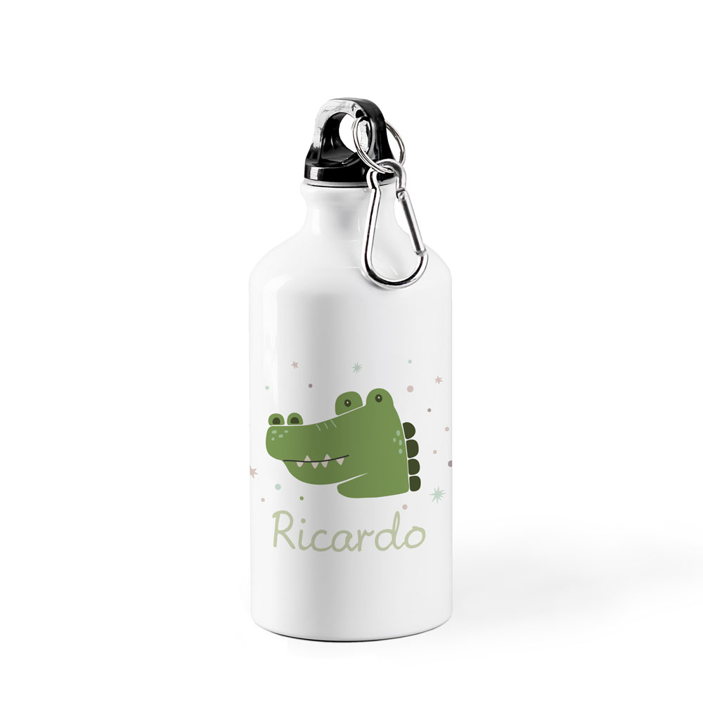 Garrafa de água branca com desenho de crocodilo verde e nome Ricardo