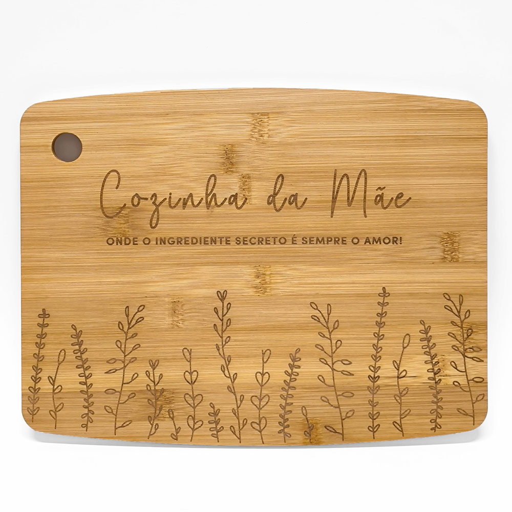 Tábua de cozinha em bambu com gravação de texto e desenhos de plantas