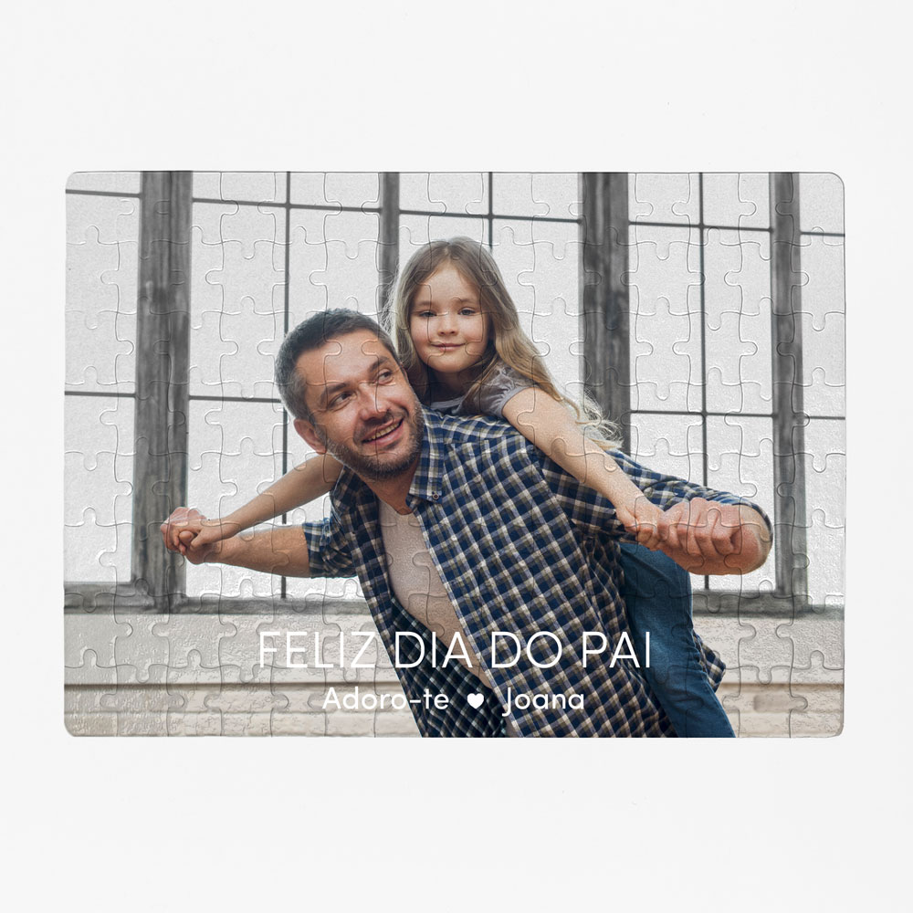 Puzzle com imagem de homem e menina sorrindo, texto FELIZ DIA DO PAI Adoro-te • Joana