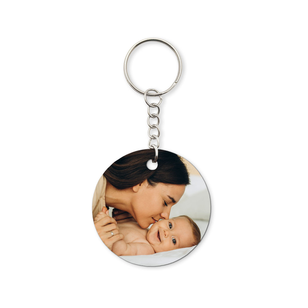 Chaveiro redondo com foto de mulher e bebé