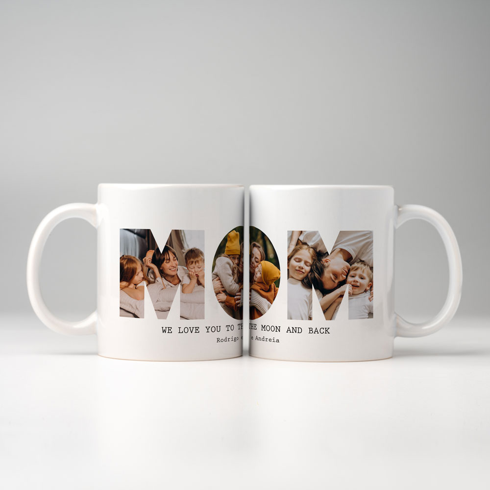 Duas canecas brancas com fotos dentro das letras MOM e texto 