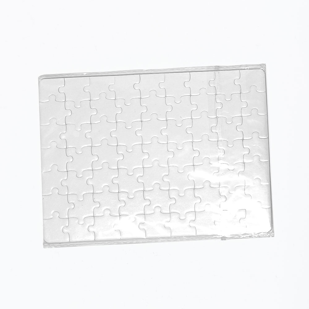 Quebra-cabeças branco com 48 peças retangulares