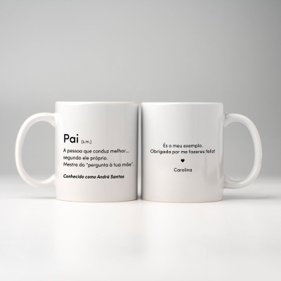 Duas canecas brancas com texto em português para pai