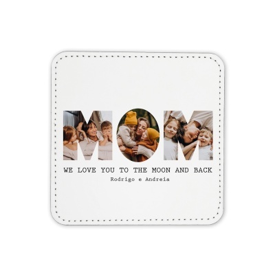 Porta-copos branco com a palavra MOM em fotos e texto impresso