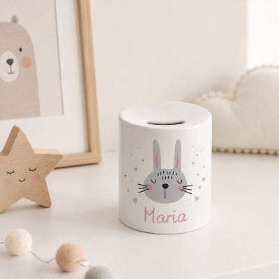 Mealheiro branco em cerâmica com desenho de coelho e nome Maria