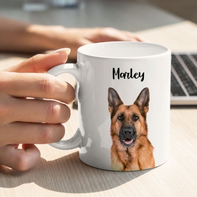 Caneca branca com imagem de pastor alemão e texto Marley