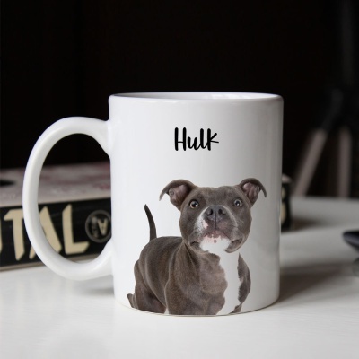 Caneca branca de cerâmica com imagem e texto 'Hulk'