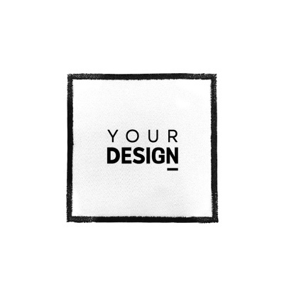 Etiqueta têxtil branca com borda preta e texto Your Design
