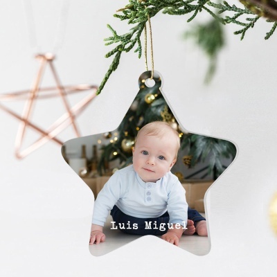 Ornamento de Natal em forma de estrela com foto de bebé e texto Luis Miguel