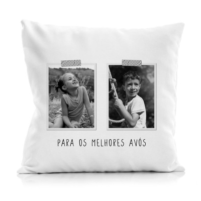 Almofada branca com fotos a preto e branco de duas crianças e texto para os melhores avós