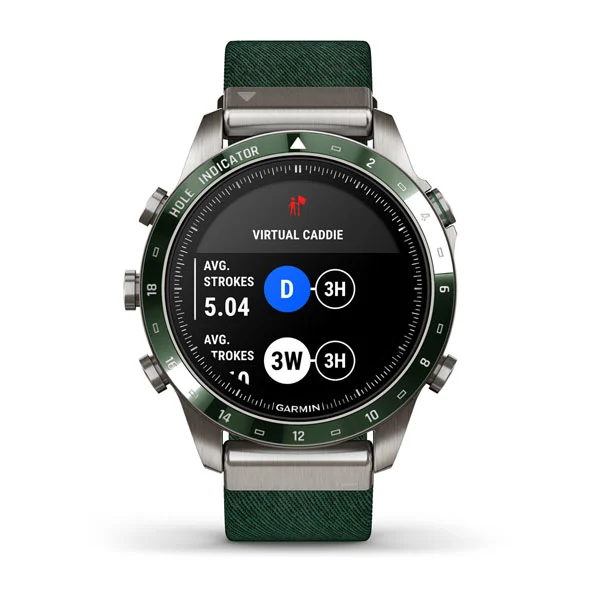 MARQ® Golfer (Gen 2) Garmin Smartwatch com bracelete verde e ecrã digital a mostrar aplicação de golfe