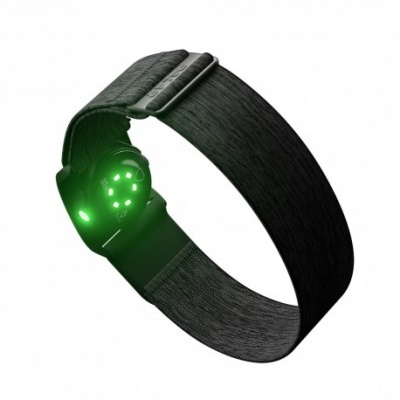Pulseira de fitness preta com LED verde aceso interior