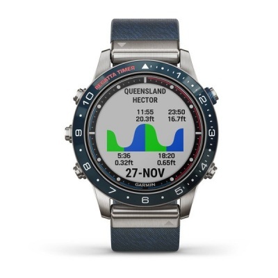 Relógio digital Garmin azul e prateado mostrando dados de maré e data