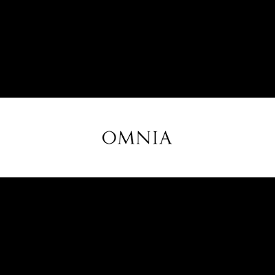 Palavra OMNIA em fonte preta serifada sobre fundo branco