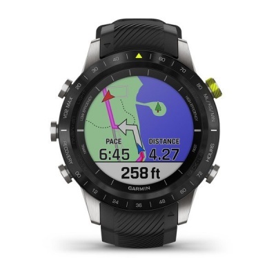 Relógio Garmin com mostrador digital colorido e bracelete preta