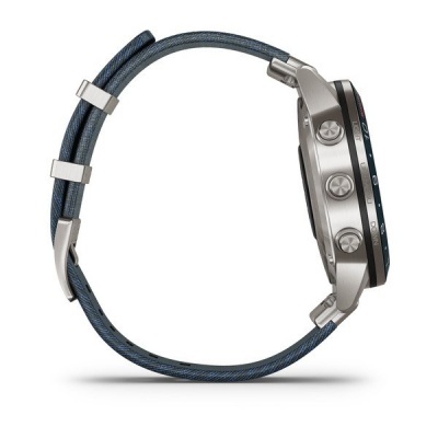 Relógio de pulso com caixa metálica e bracelete azul escuro