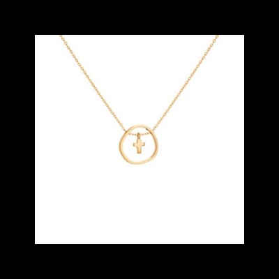Colar dourado com pendente circular e crucifixo em fundo branco