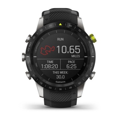 Relógio desportivo Garmin preto com mostrador digital