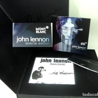 Conjunto Montblanc John Lennon special edition com caixa preta e material promocional.