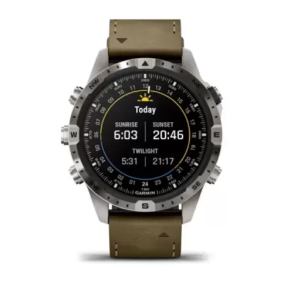Relógio inteligente Garmin com pulseira de couro castanho