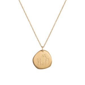 https://www.gomesegois.com/product/omnia-colar-casal-com-1-menino-e-2-meninas-medalha-baixo-relevo-dourado