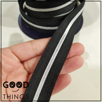 Fecho a metro metalizado | Malha 3 | Fundo Preto