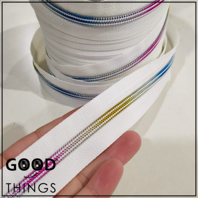 Fecho a metro metalizado | Malha 5 | Fundo Branco