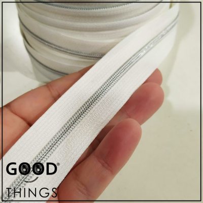 Fecho a metro metalizado | Malha 3 | Fundo Branco