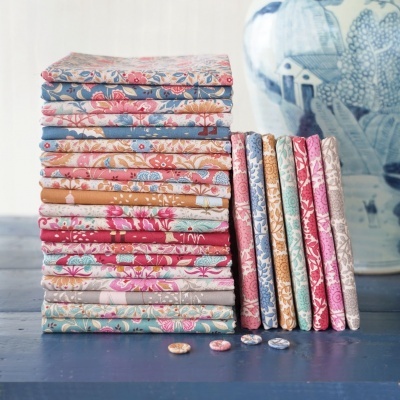 TILDA | Windy Days | Stormy Dusty Red