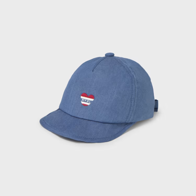 Boné azul com bordado de coração e texto MYRL