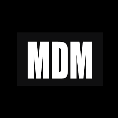 Sigla MDM em branco num fundo preto