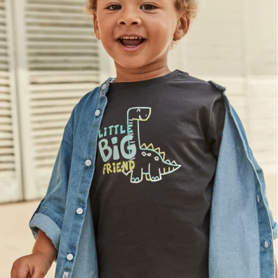 Camisola preta de criança com estampa de dinossauro e texto LITTLE BIG FRIEND