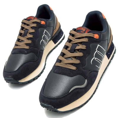 Par de sapatilhas desportivas preto e castanho com atacadores castanhos e detalhes em branco