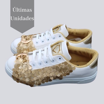 Ténis brancos detalhes dourados com lantejoulas e texto Últimas Unidades