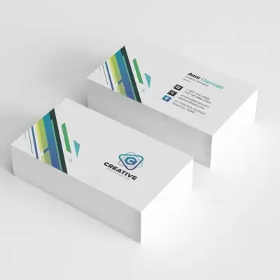 Cartões de visita com design gráfico colorido e texto profissional