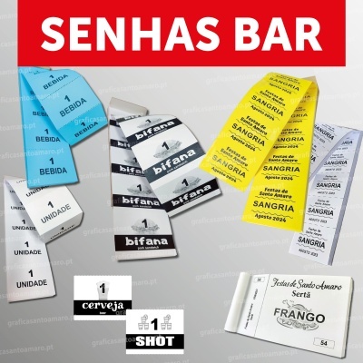 Tiras e bilhetes para senhas de bar em várias cores e texto, com placa SENHAS BAR ao fundo