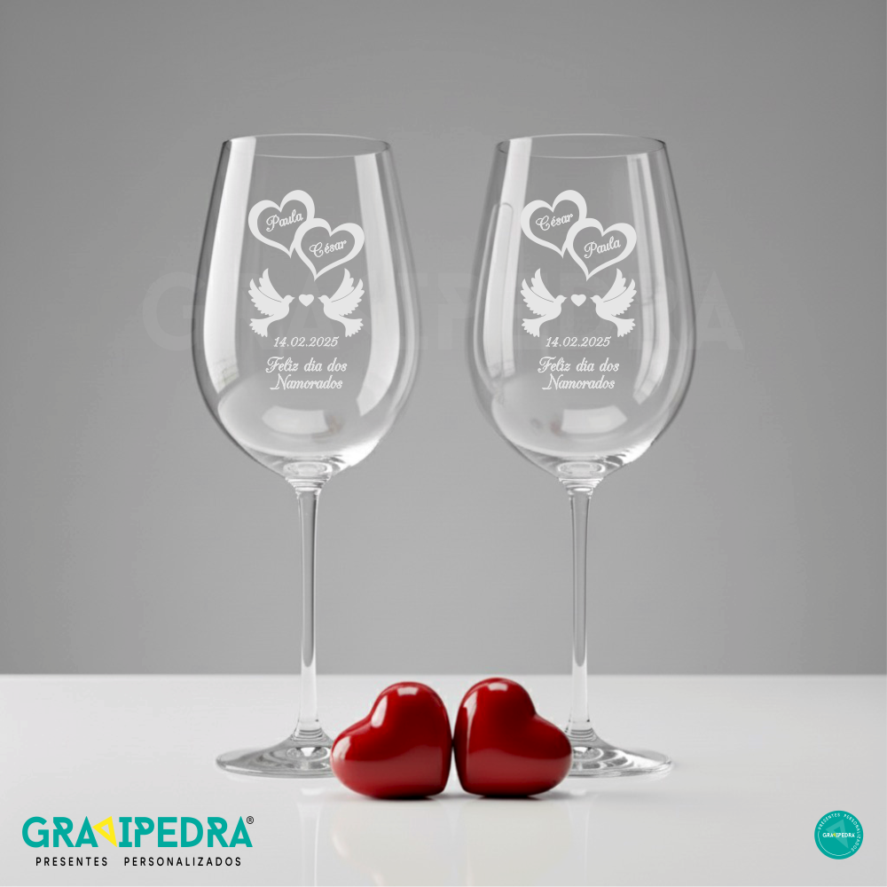 Pack 2 Copos em vidro personalizados - CVNV10 Dois copos de vidro transparentes personalizados e dois corações vermelhos decorativos