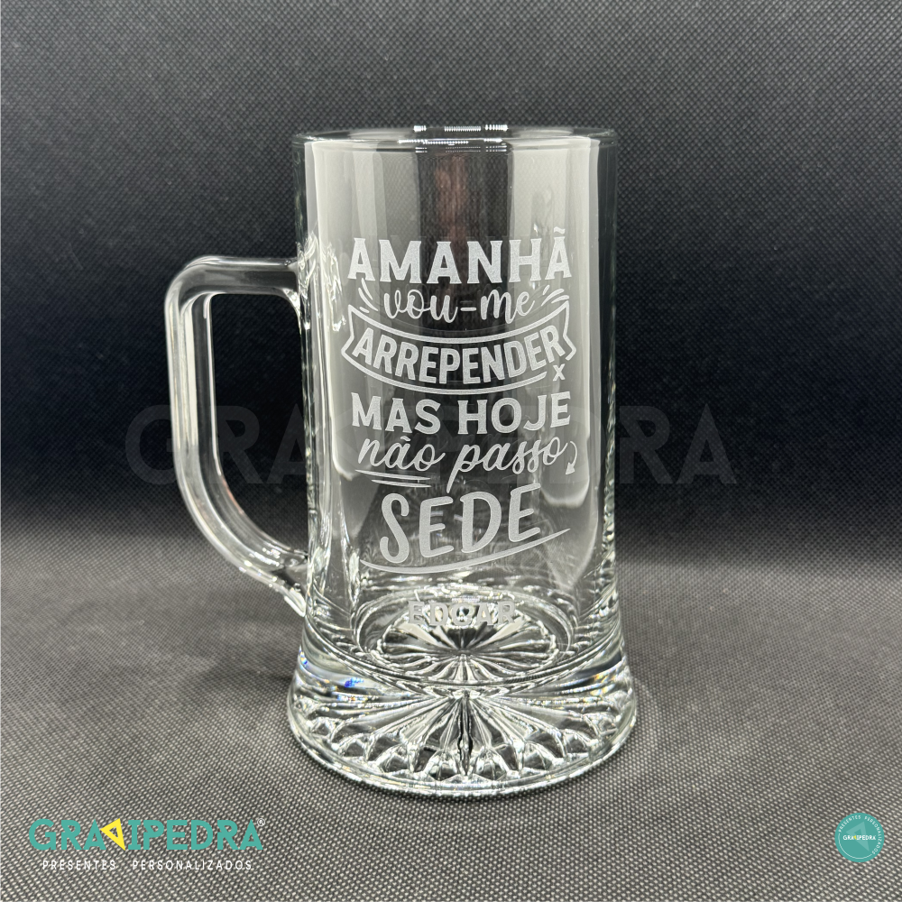 Caneca de Cerveja em vidro personalizada - Passo Sede - CCVJ07 Caneca de vidro transparente com frase gravada em branco