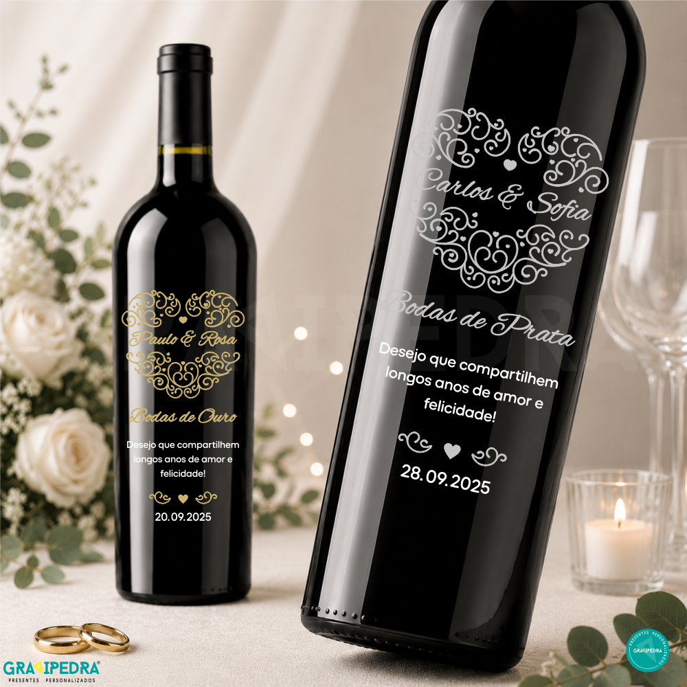 Garrafa de vinho personalizada - Coração/Amor - GCN05 Garrafas de vinho personalizadas com texto e decoração ornamental, com flores e velas ao fundo