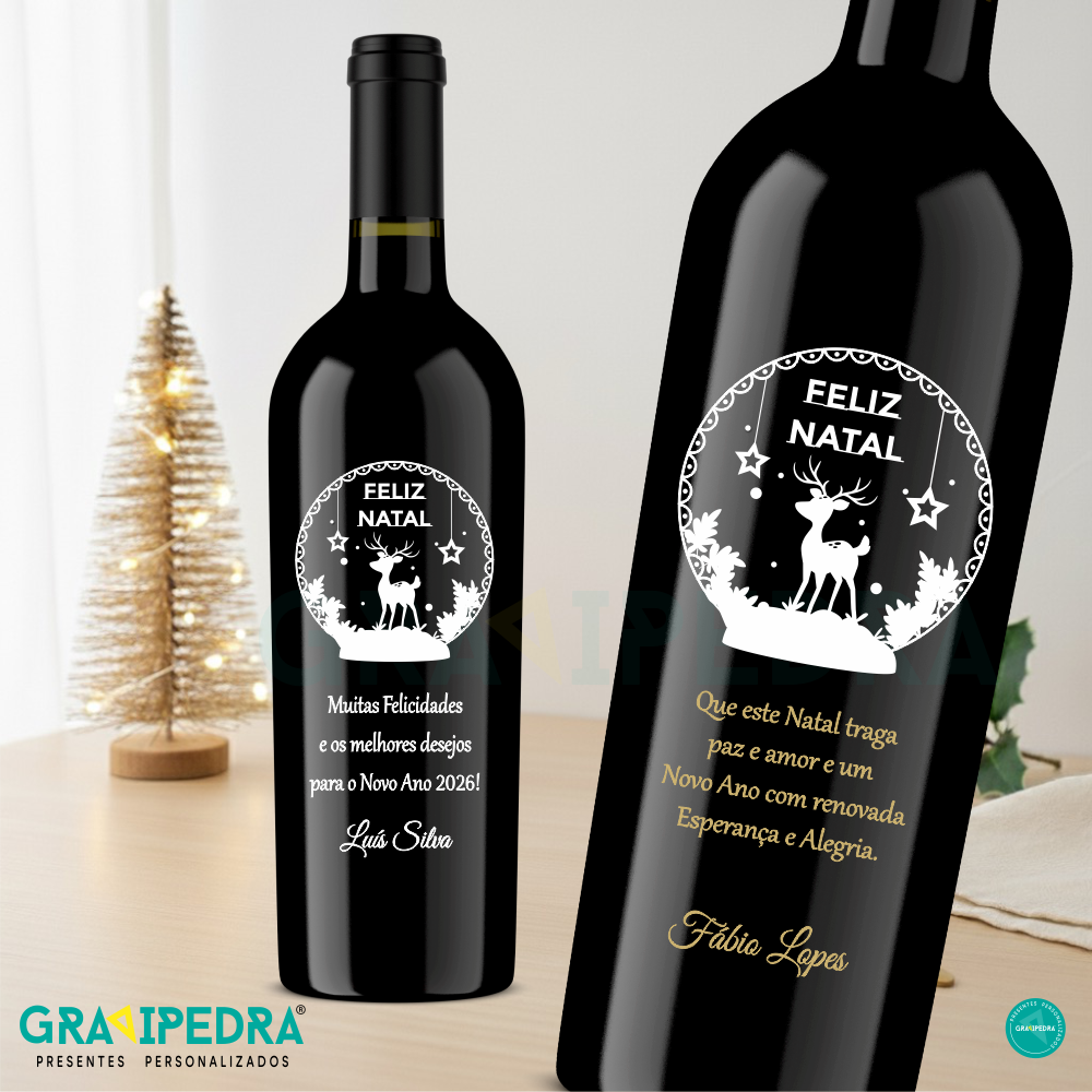 Garrafa de vinho personalizada para Natal/Ano Novo - GNA13 Duas garrafas de vinho tinto com rótulos personalizados de Natal e mensagens de felicitações para o Ano Novo 2026.