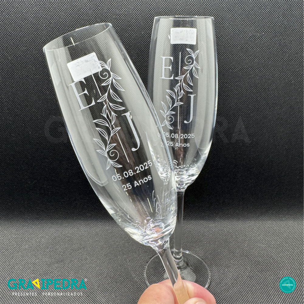 Pack 2 Copos em vidro personalizados - Casamento - CVCND20A Taças de vidro para champanhe personalizadas com folhas e iniciais em fundo preto